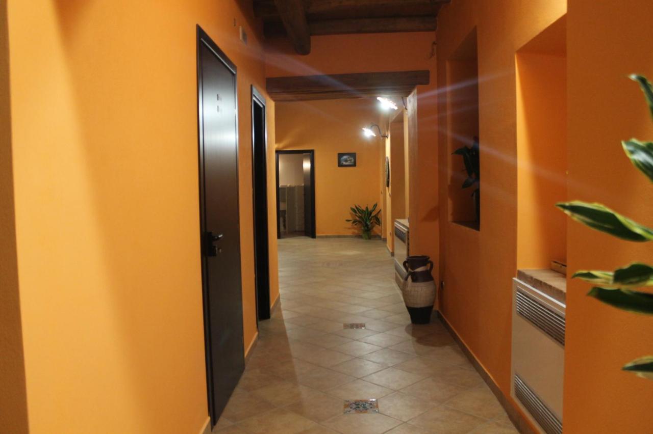 לינה וארוחת בוקר ג'ויוזה מריאה Antico Casale מראה חיצוני תמונה