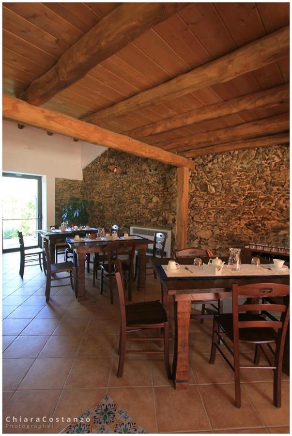 לינה וארוחת בוקר ג'ויוזה מריאה Antico Casale מראה חיצוני תמונה